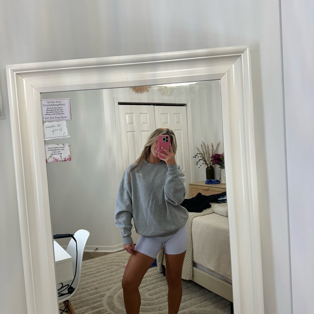 Womens Alo yoga sweatshirt